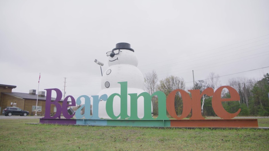 The City of Beardmore sign beside a large inflatable snowman in